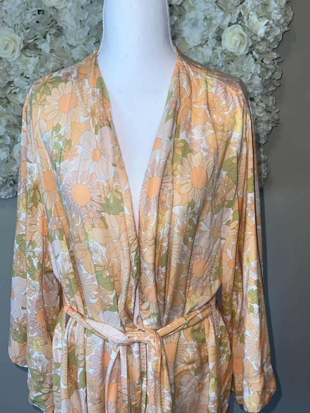 PIYAMA Floral Wrap Duster Robe in Peach, White & Olive Lightweight - Picture 7 of 9